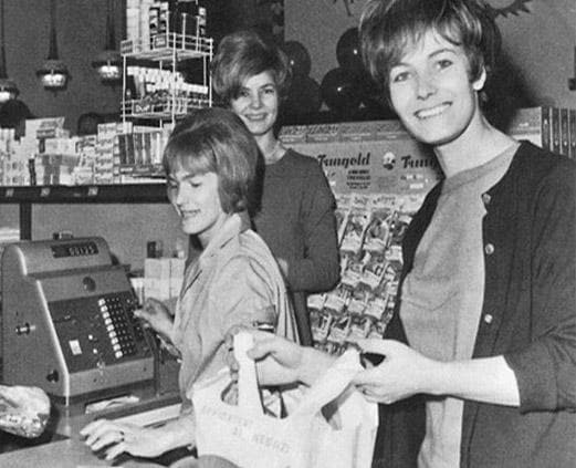 Nasce l’unione volontaria A&O italiana a opera di un gruppo di grossisti alimentari.
Nasce l’unione volontaria A&O italiana a opera di un gruppo di grossisti alimentari.