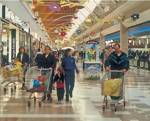 Arrivano Ipermercati, Superstore e Centri Commerciali. Arrivano Ipermercati, Superstore e Centri Commerciali.